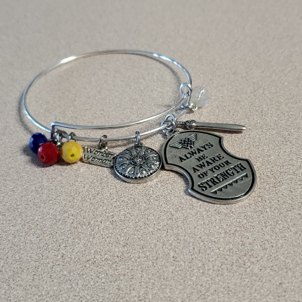 Wonder-Woman-Logo-Metal-Charms-Bracelet-Fashion-W